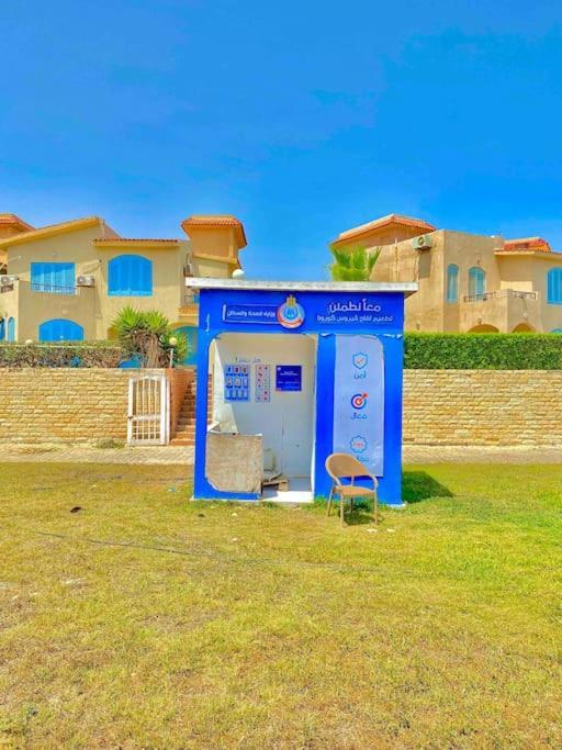 50% Off. 2Br , 2Br Ground Floor With Pool View, Private Beach Access, Security 24/7 شاليه ٢ غرفه ، ٢ حمام ف الدور الارضي قدام جنينه و حمام السباحه مباشره ، شاطيء خاص بالقرية و أمن ٢٤ ساعه و مسجد خاص Appartement Dawwar Muhammad Abu Shanab Buitenkant foto